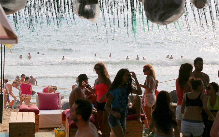 Edde Sands Champagne Shower